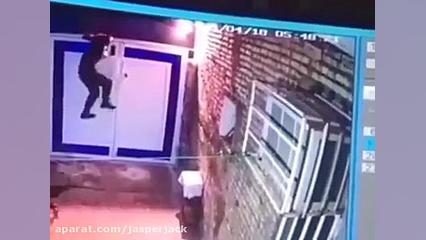 مثلا اومده بود دزدی