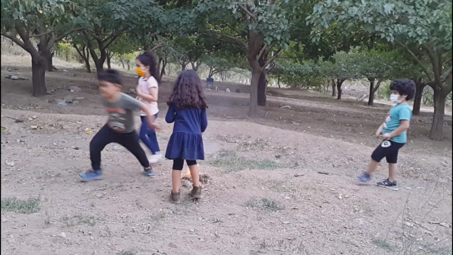 رستا آریان و دوستان در باغ توت...