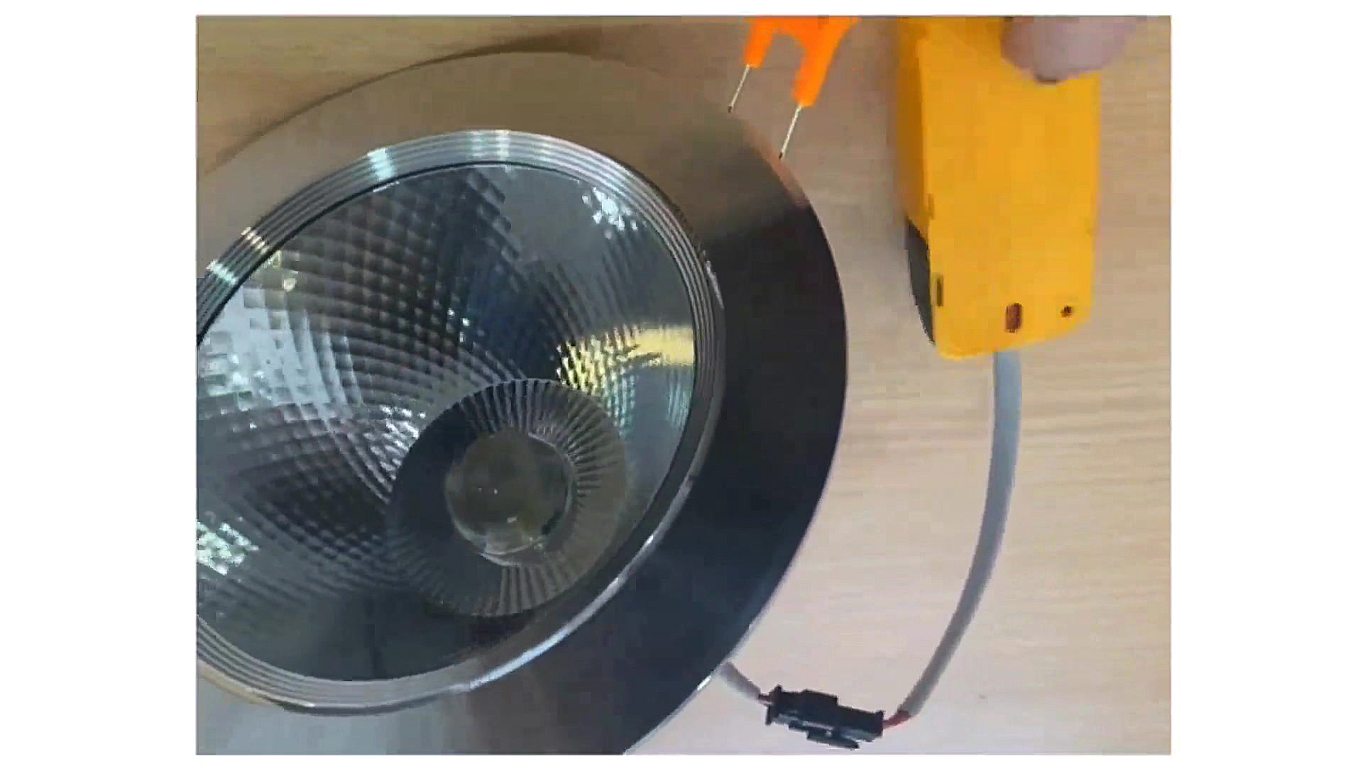 چراغ هالوژن استیل با بهترین کی...