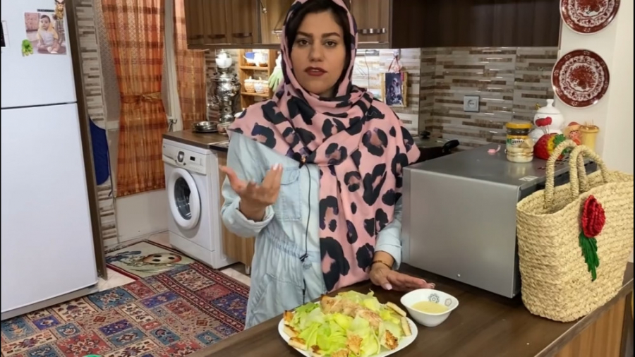 طرز تهیه سالاد سزار همراه با س...