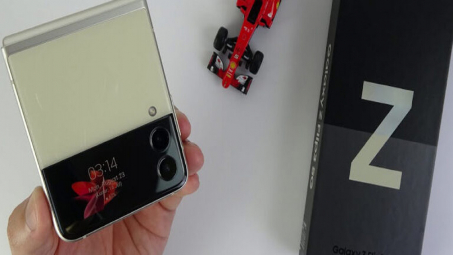 جعبه گشایی و بررسی گوشی تاشوند...