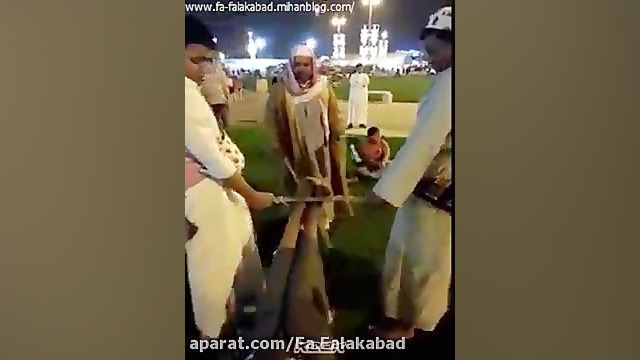 نمایش چوب و فلک در ورزشگاه