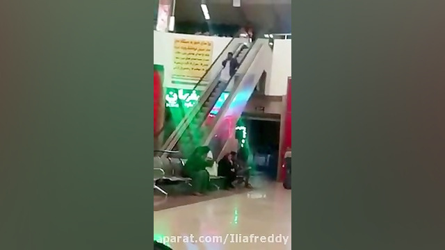 عربى كه نمیدونم چرا پله برقى ر...