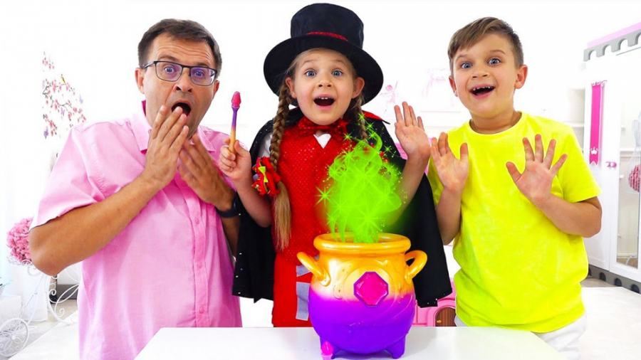 دیانا وانمود میکند یک شعبده با...