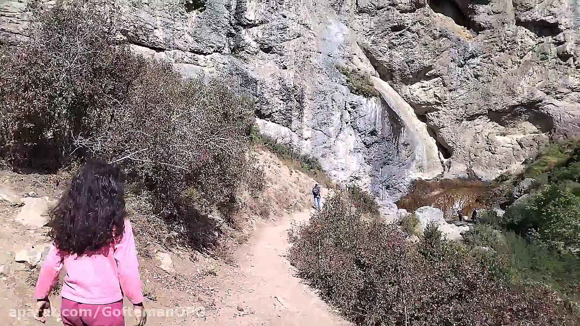 رستا آریان در آبشار سنگان