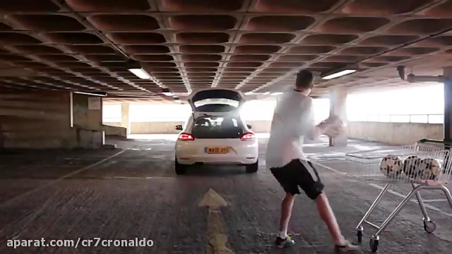 چالش انداختن توپ در صندوق عقب...