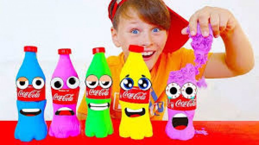 سرگرمی کودک آدریانا با داستان...