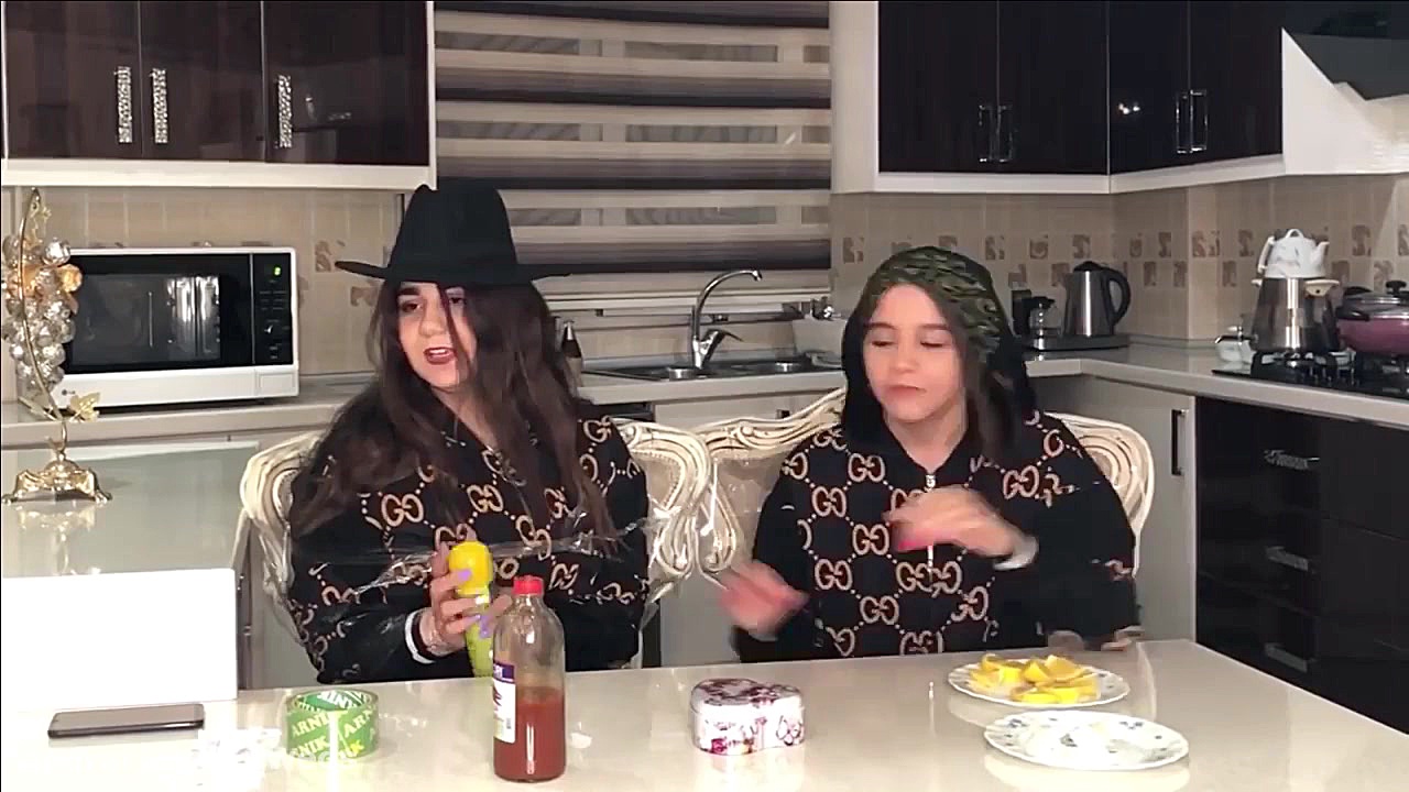 پست یوتویوب پارمیس با دوستش ره...