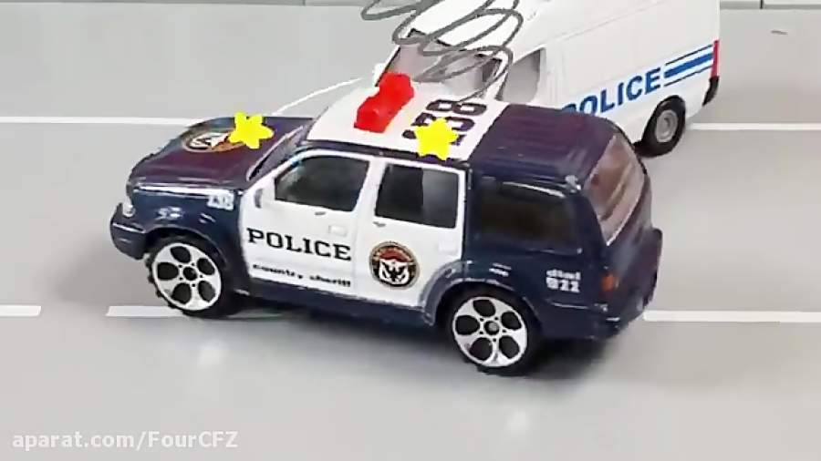 مبارزه ماشین پلیس و ماشین بزرگ...