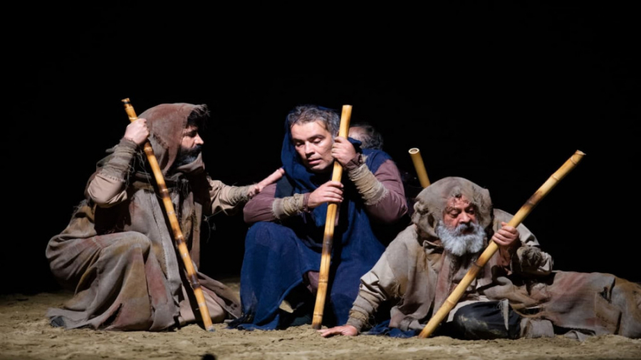 طوفان روی صحنه تئاتر!