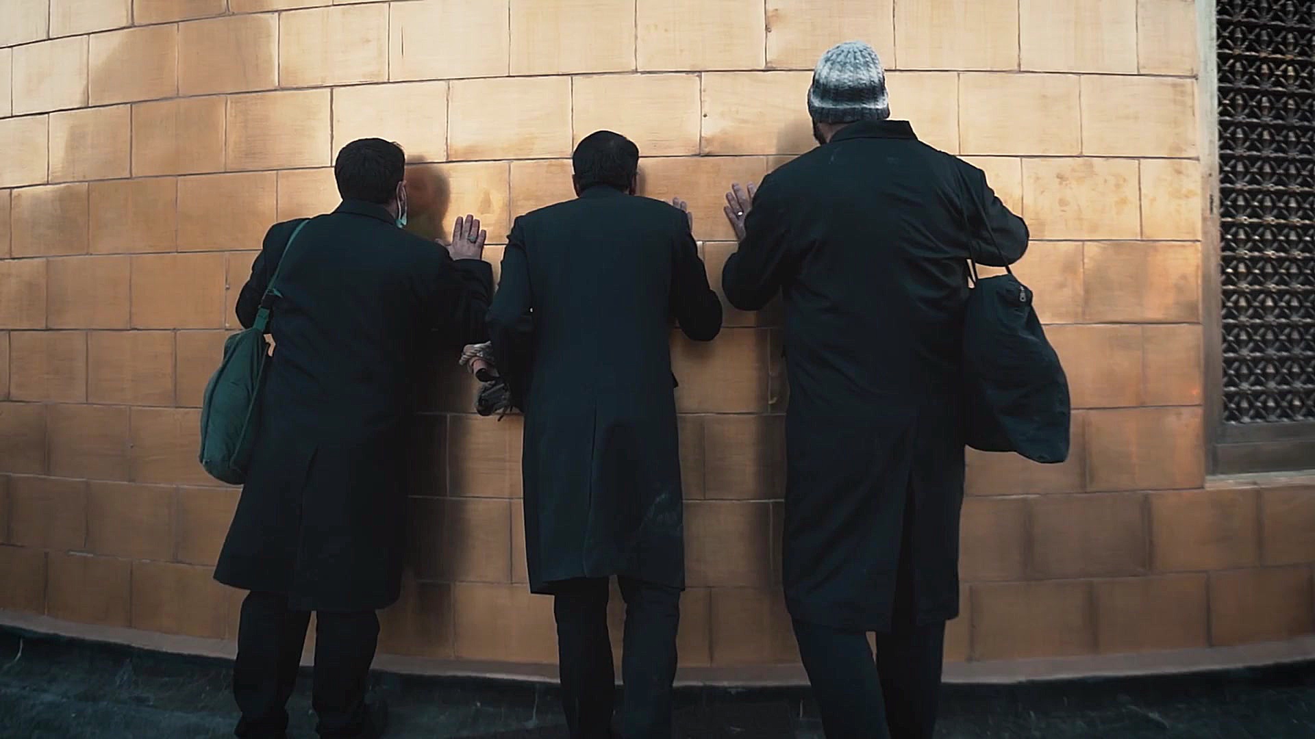 اهتزاز نور بر گنبد آسمان