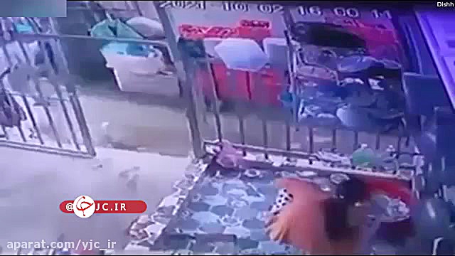 فرار هوشمندانه از دست مامور پل...