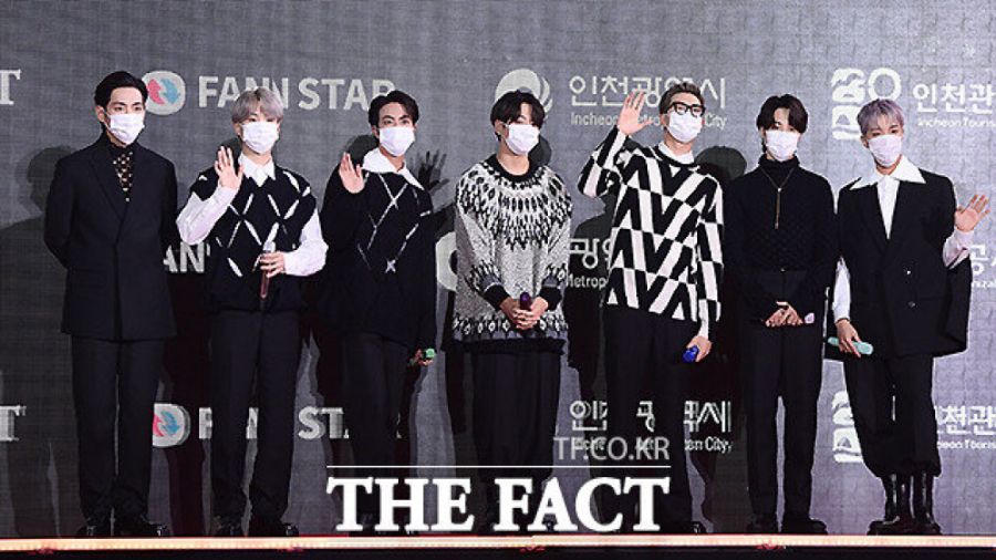 ویدیوی کامل بی تی اس در برنامه...