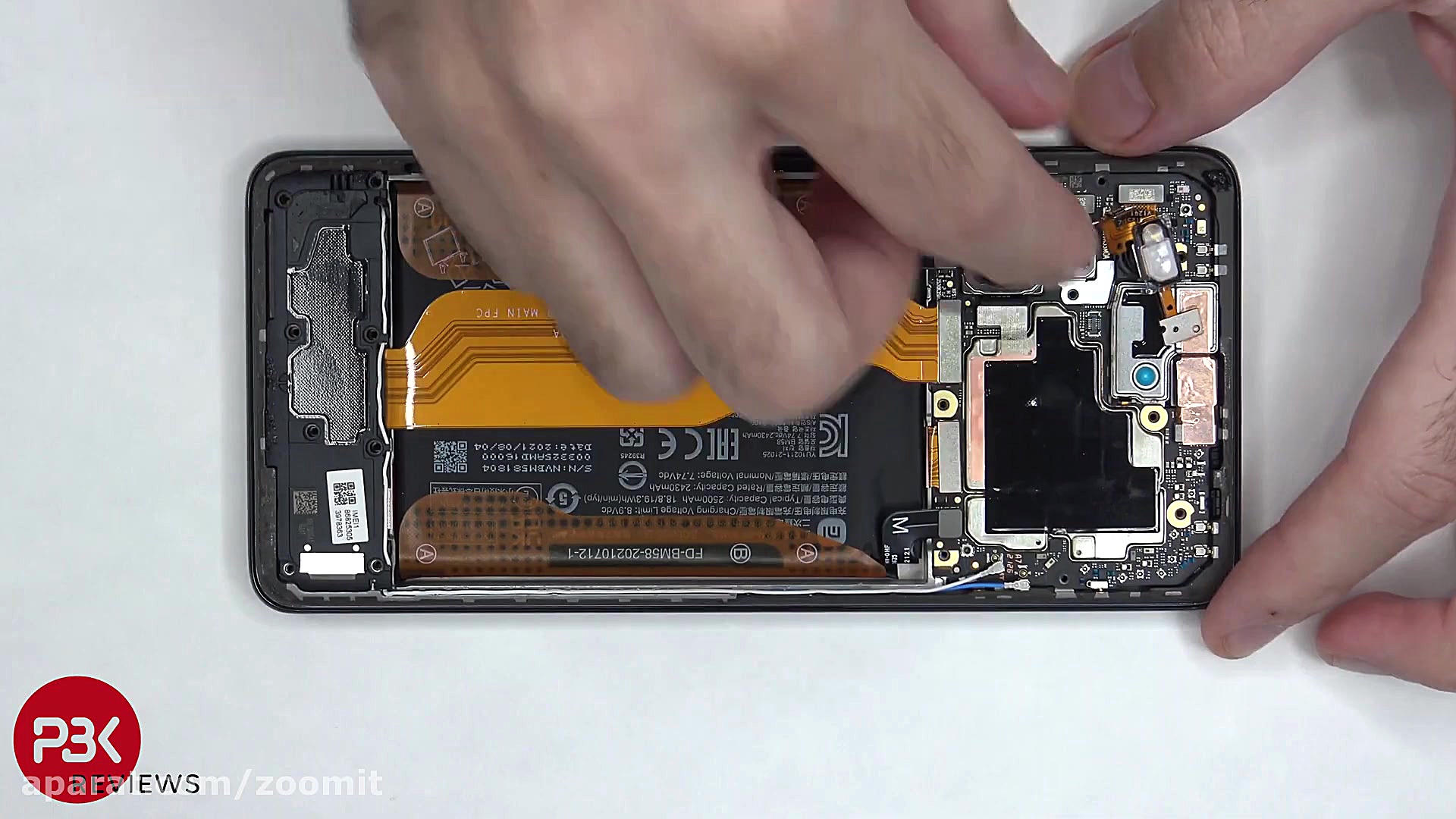 ویدیوی کالبدشکافی گوشی ۱۱ تی پ...