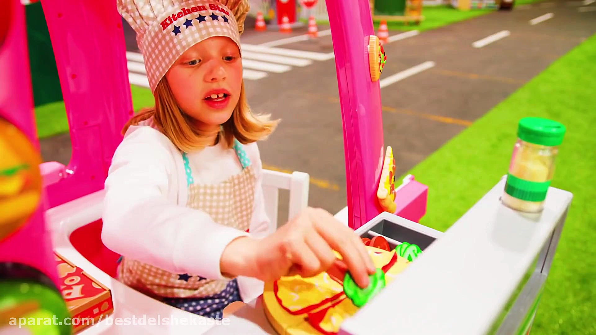 بازی با ماشین اسباب بازی  بچه...