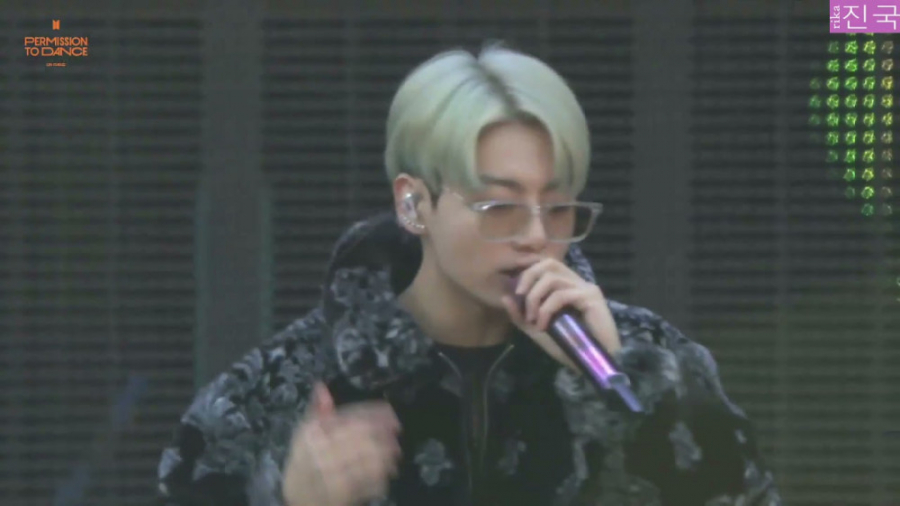 ساندچک کنسرت آنلاین & 039;PERM...