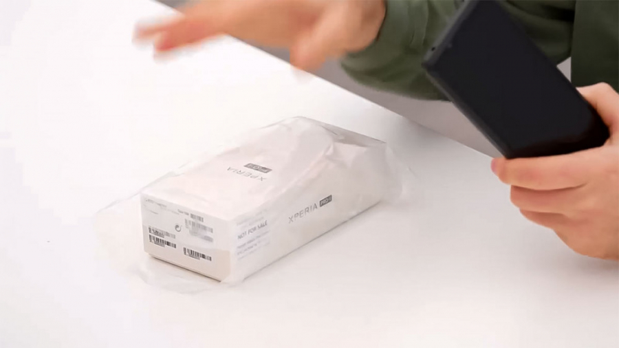 آنباکسینگ و نگاه اولیه به سونی...