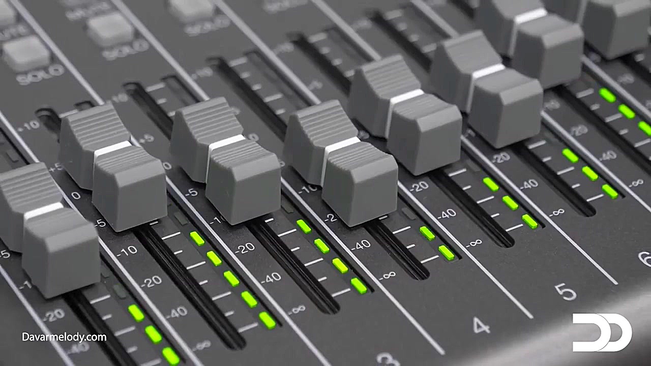 معرفی میکسر زوم Zoom LiveTrak...