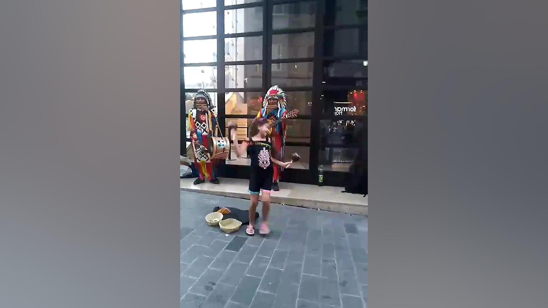 رقص سلنا بچگیش ... خیلی قشنگه