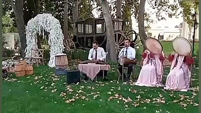 اجرای موسیقی بسیار زیبا و گروه...