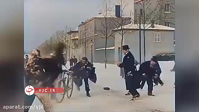 فیلم رنگی شده از برف بازی در س...