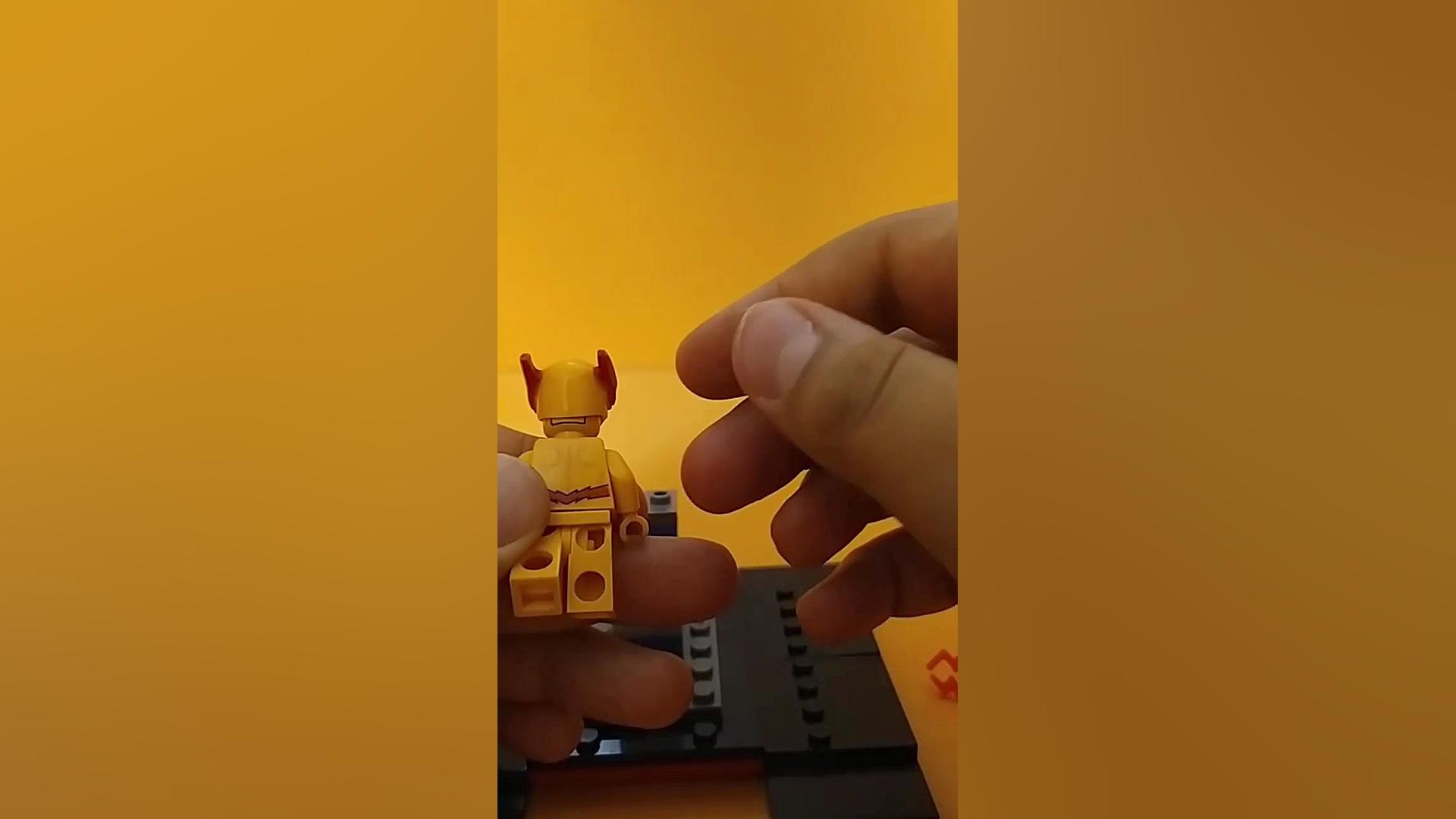 بررسی لگو فلش معکوس