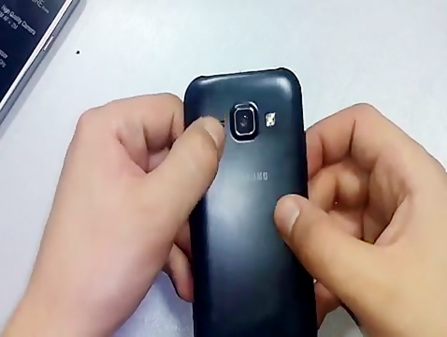 Samsung Galaxy J1 VS Samsung G...