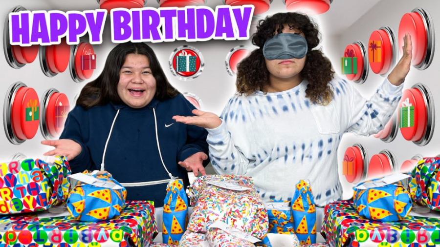 باز کردن کادوهای تولد مری با د...