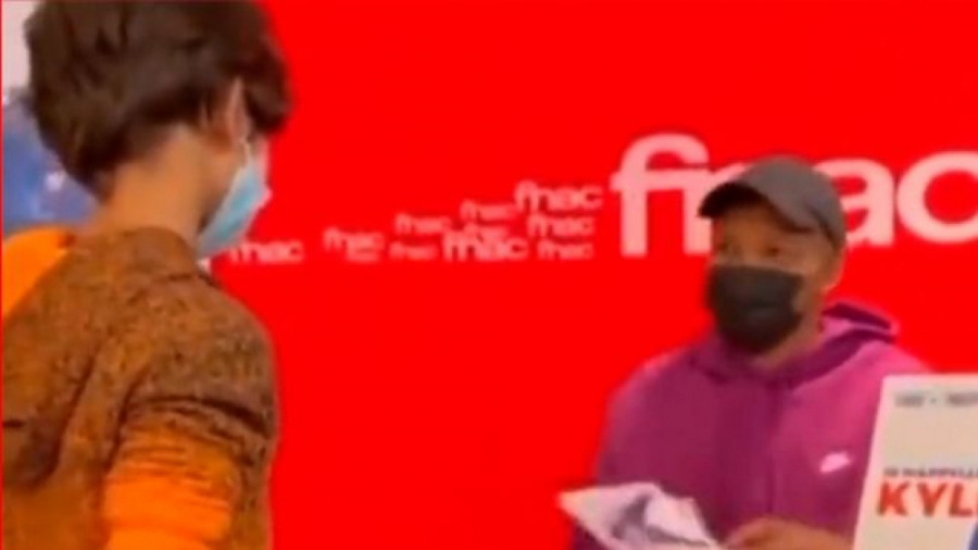 پاسخ مشکوک امباپه به کودکی که...