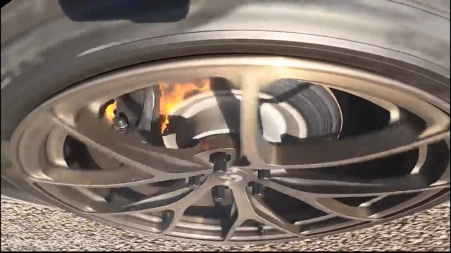 آتش گرفتن ترمزهای تسلا مدل اس...