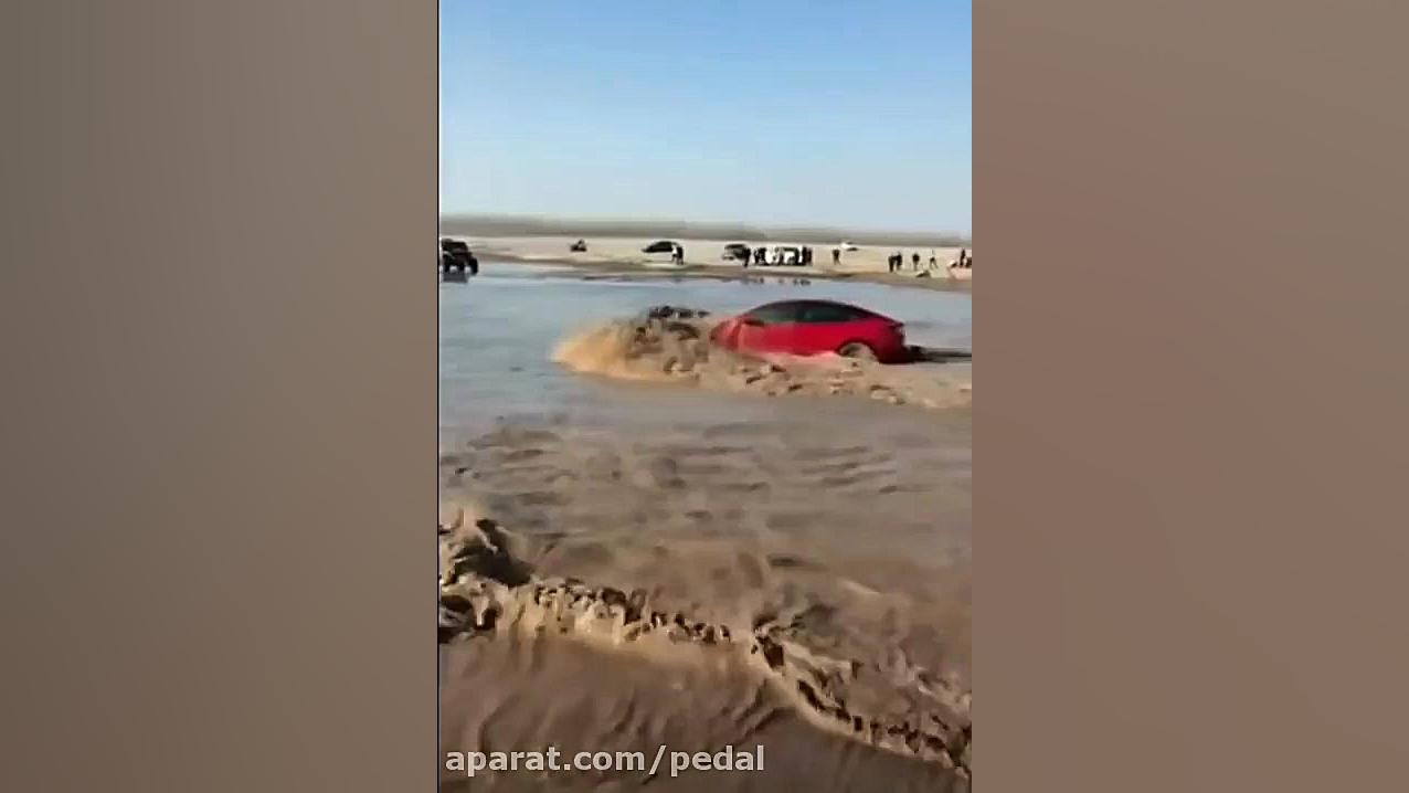 آب بازی و شنای تسلا مدل 3