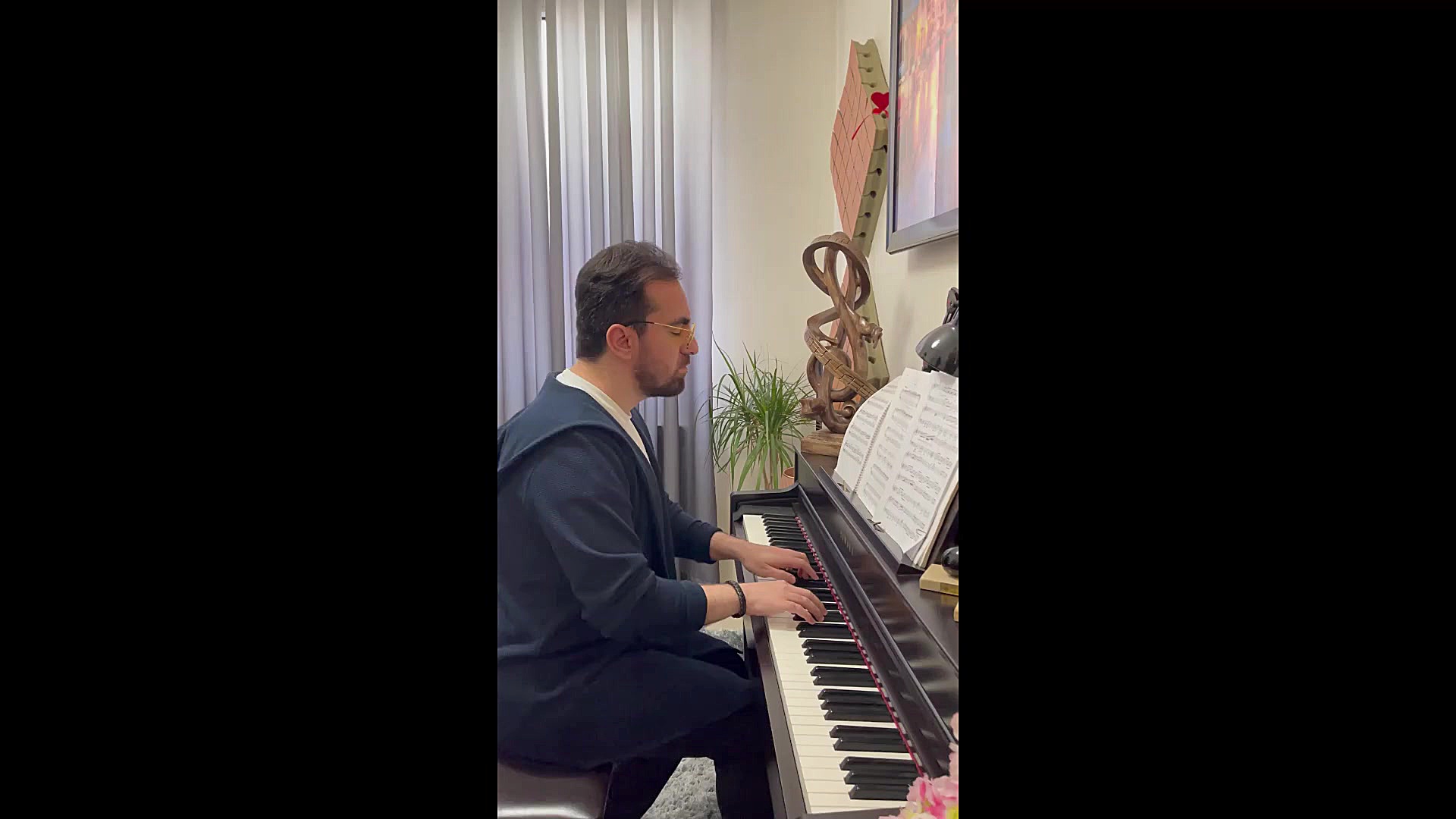 تکنوازی پیانو آهنگ همسفر گوگوش