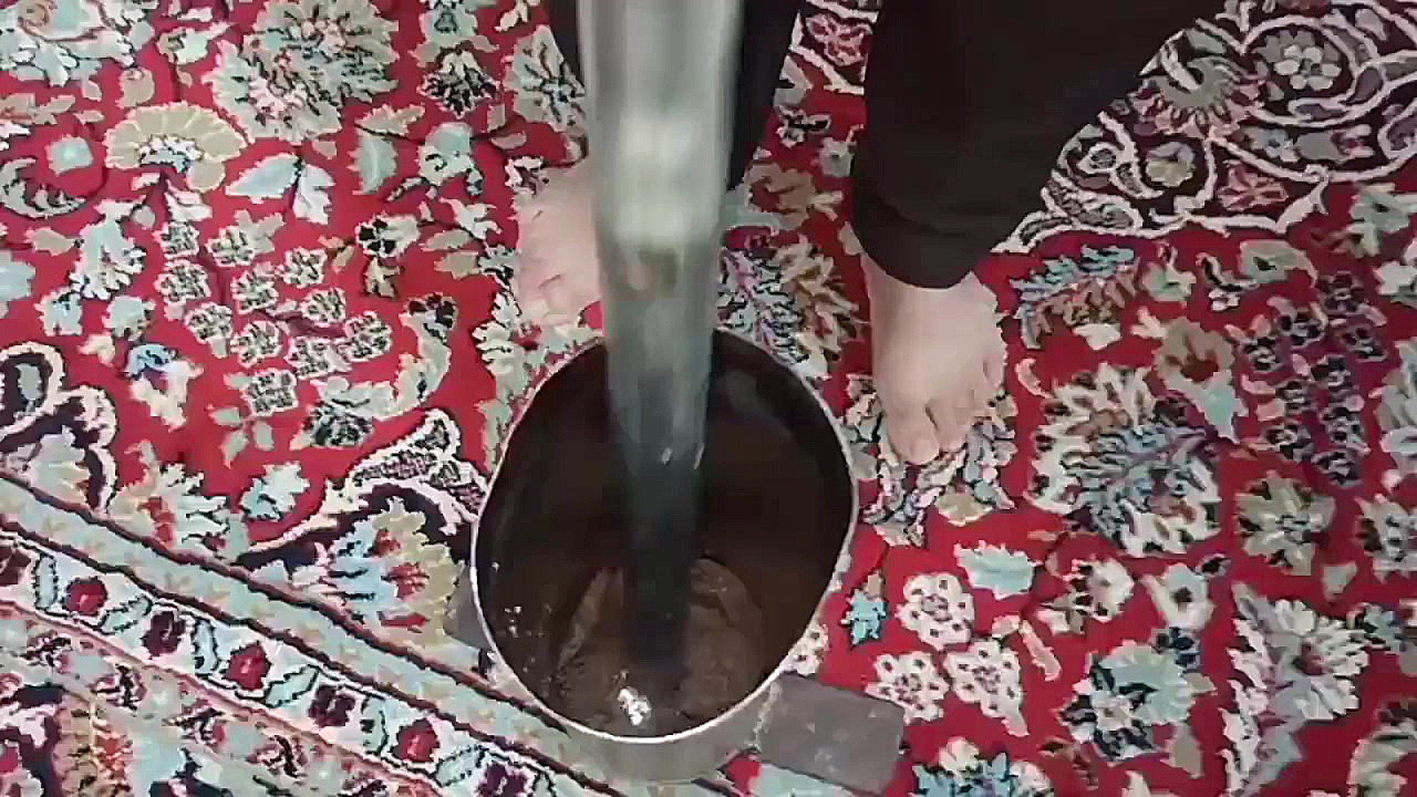 مراحل درست کردنه کنجدوخرما خور...