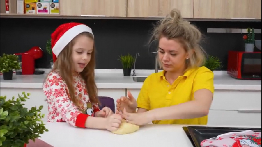 سرگرمی بانوان کودک  اوا در حال...