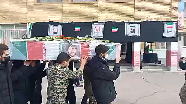 شهید عزیز سر افراز در هنرستان...