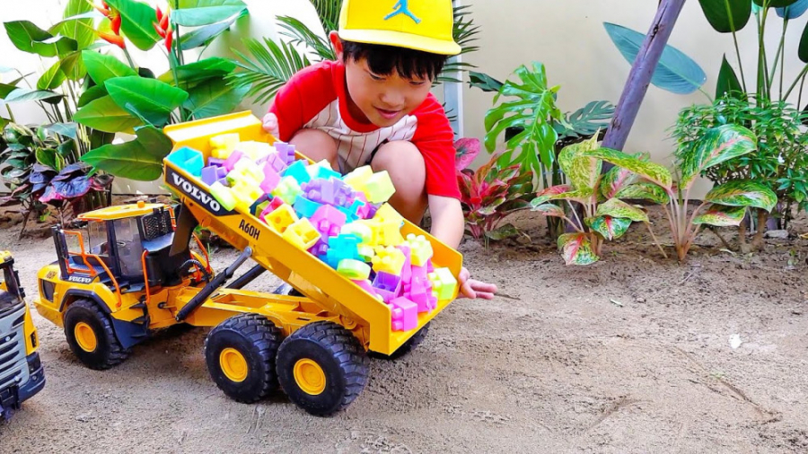 ماشین های اسباب بازی ، کامیون...