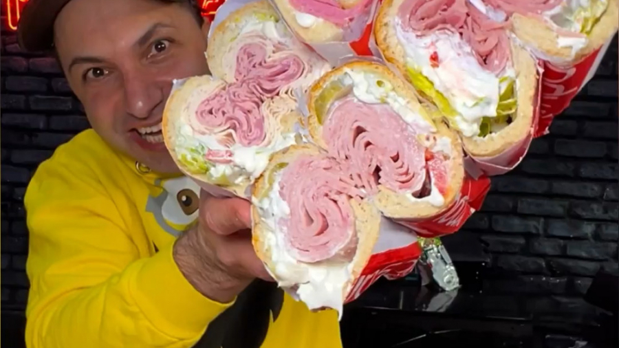 ساندویچ سرد یا پیتزا دو‌طبقه