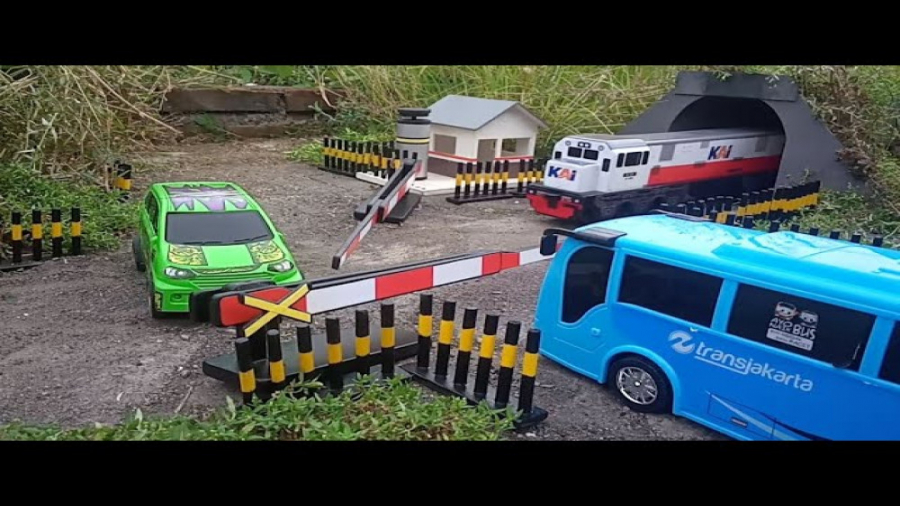 اسباب بازی ماشین ها:: اتوبوس و...