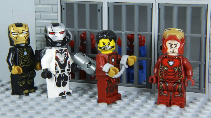 لگو مرد آهنی ، دزدیده شدن لباس...