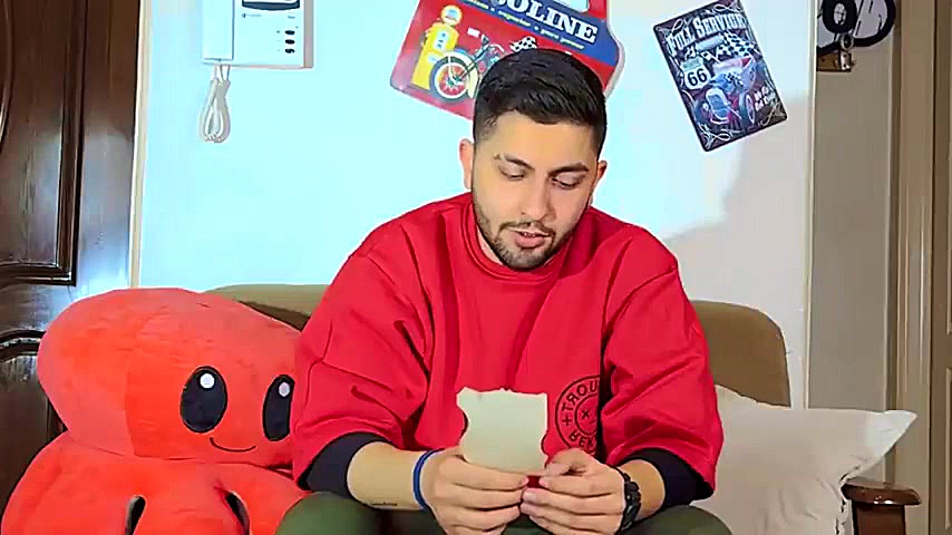 پست یوتیوب متین امینی