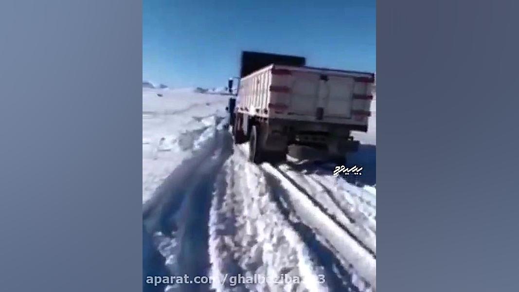 وقتی نیسان آبی در جاده سنندج ب...