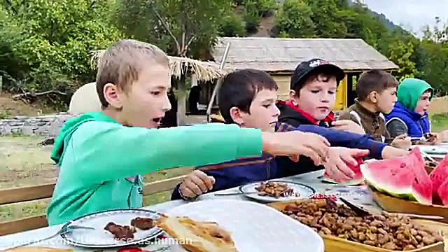 دودی‌کردن گوشت گوساله در طبیعت...