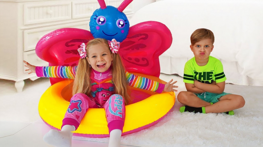 دایانا به عنوان یک کودک بانوان...