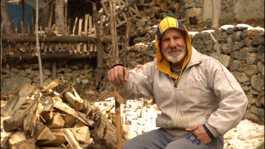 مستند شاعر یخبندان