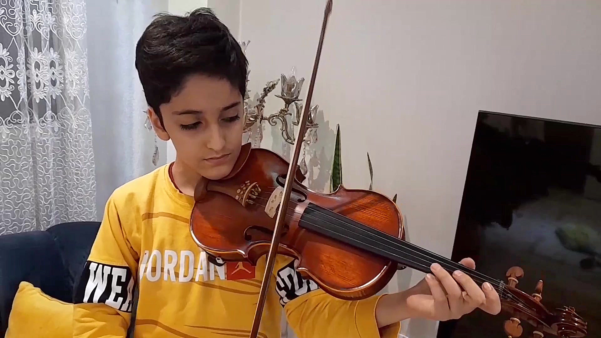 خونه ی مادر بزرگ با ویولن