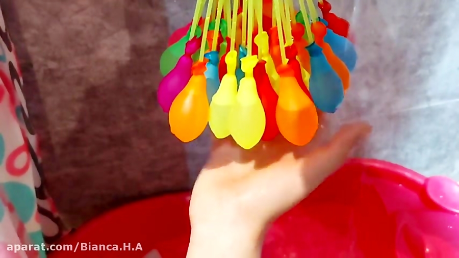 بیانکا و آب بازی با بالون بلانزا