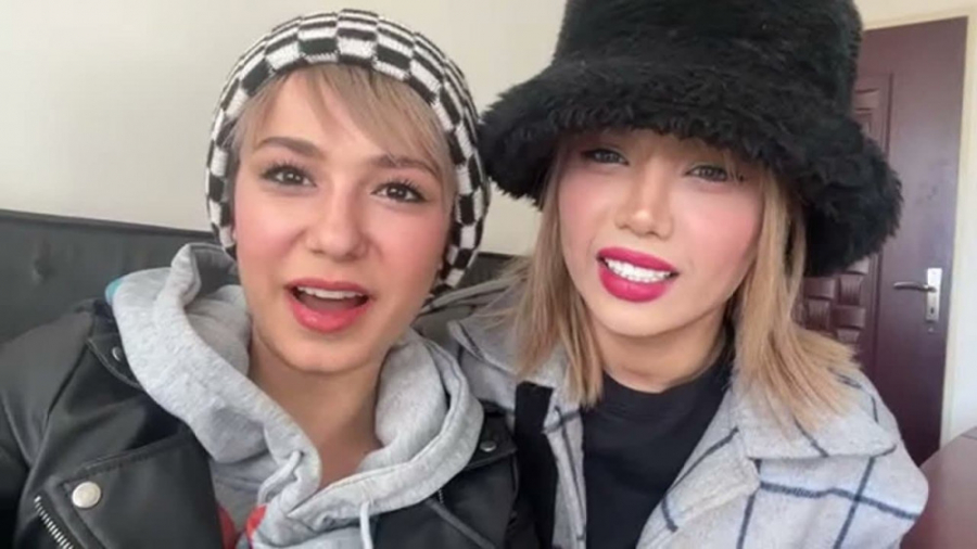 لایو مسخره بازی با آرزو صادقی...