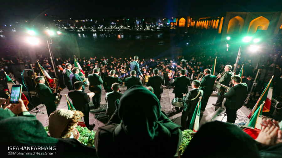 جشن دهه فجر در پل خواجو