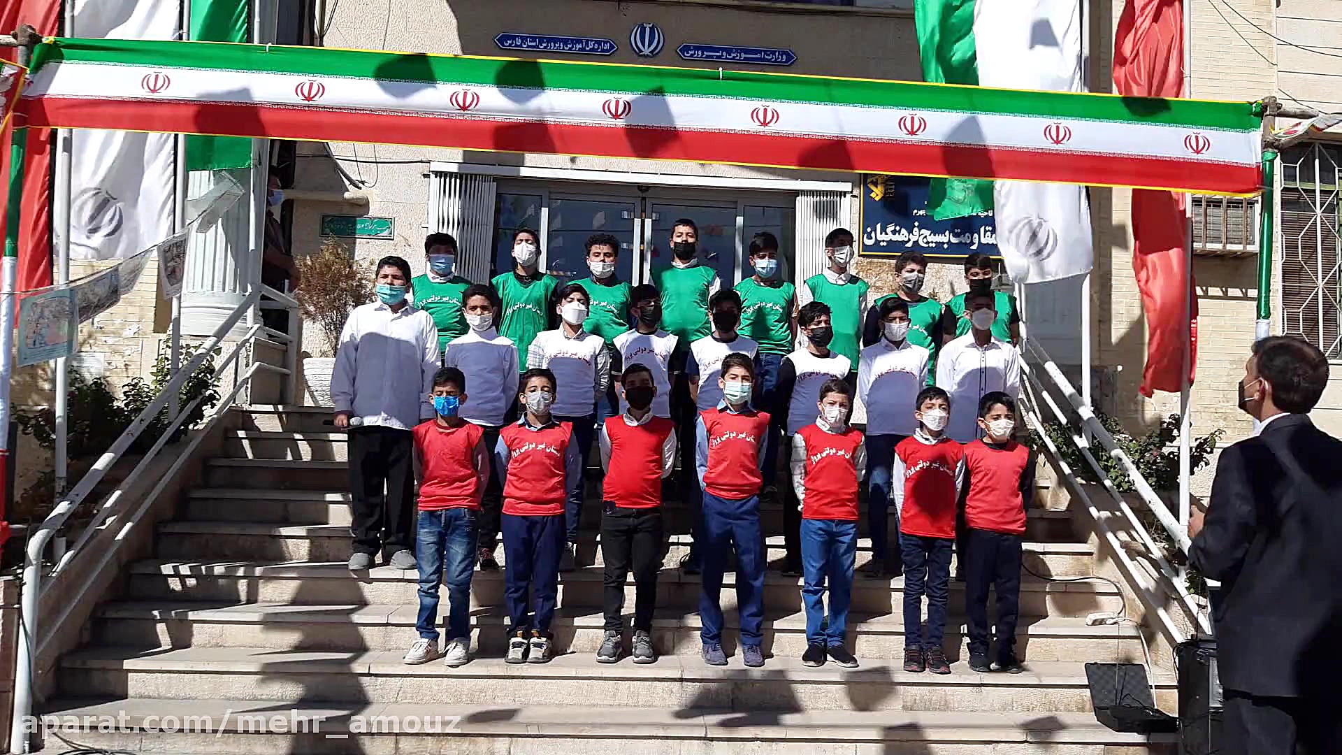 اجرای سرود خیابانی توسط دبستان...