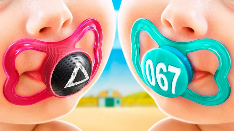 دختر باردار در مقابل عروسک بار...